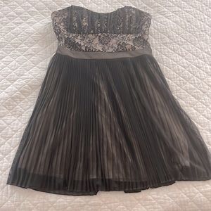Size 5 dress. Black with lace. Strapless.